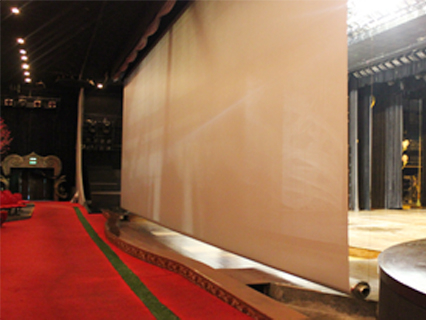 卷筒式（卷帘式）电影银幕