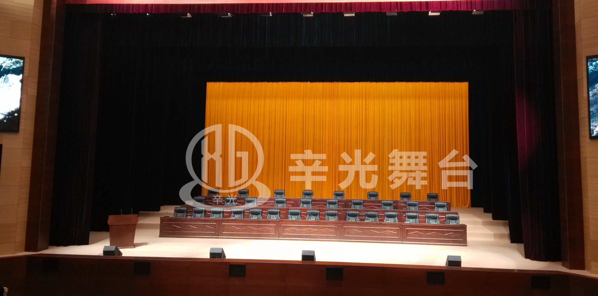 会议台阶